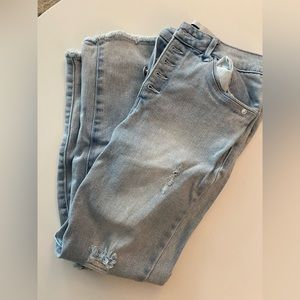 Mac and Me Maternity Jeans! Size 4. Perfect light wash! Very stretchy.